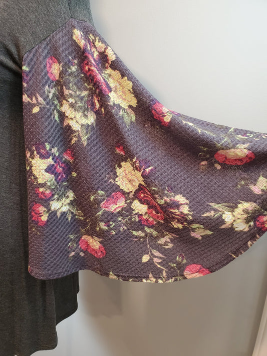 ONLY SM/LG LEFT Brushed Waffle Wide Floral Sleeve Charcoal Top