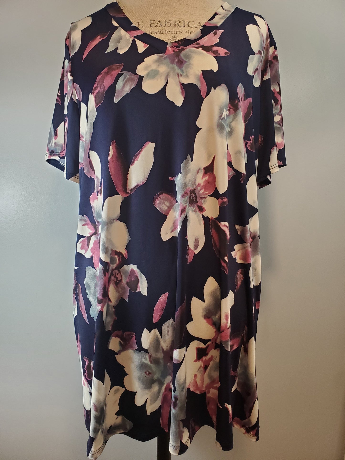 PLUS ONLY Navy Floral V-Neck top, Light Weight and Flowy