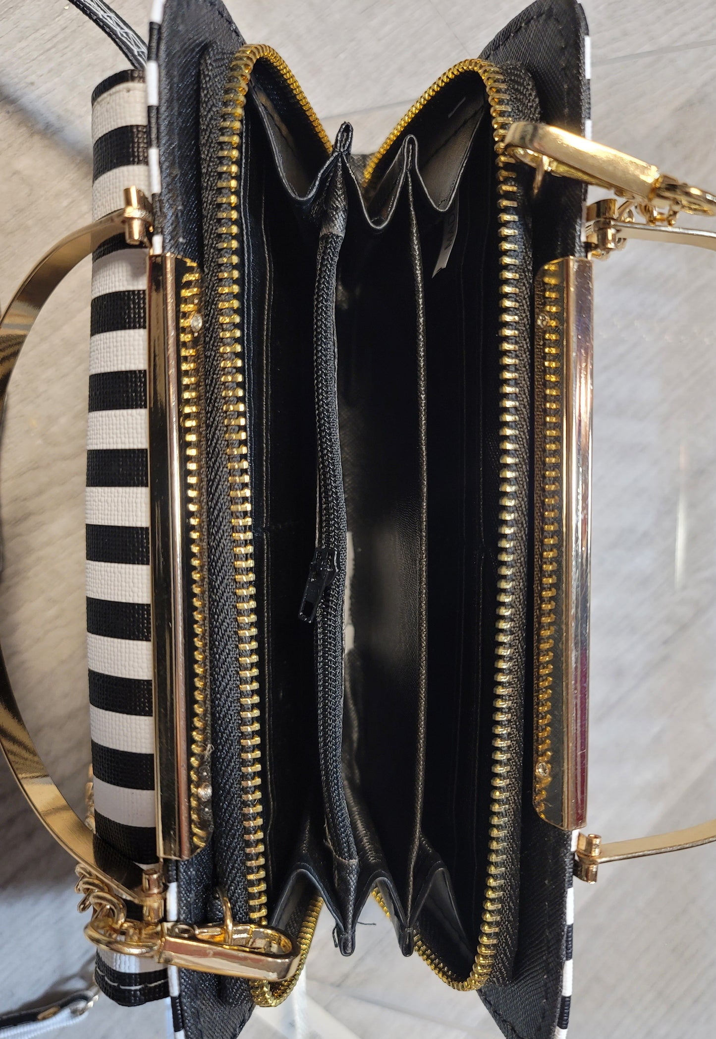 Beautiful Clutch Wallet With Chain Strap Gold-tone hardware Detachable chain shoulder strap