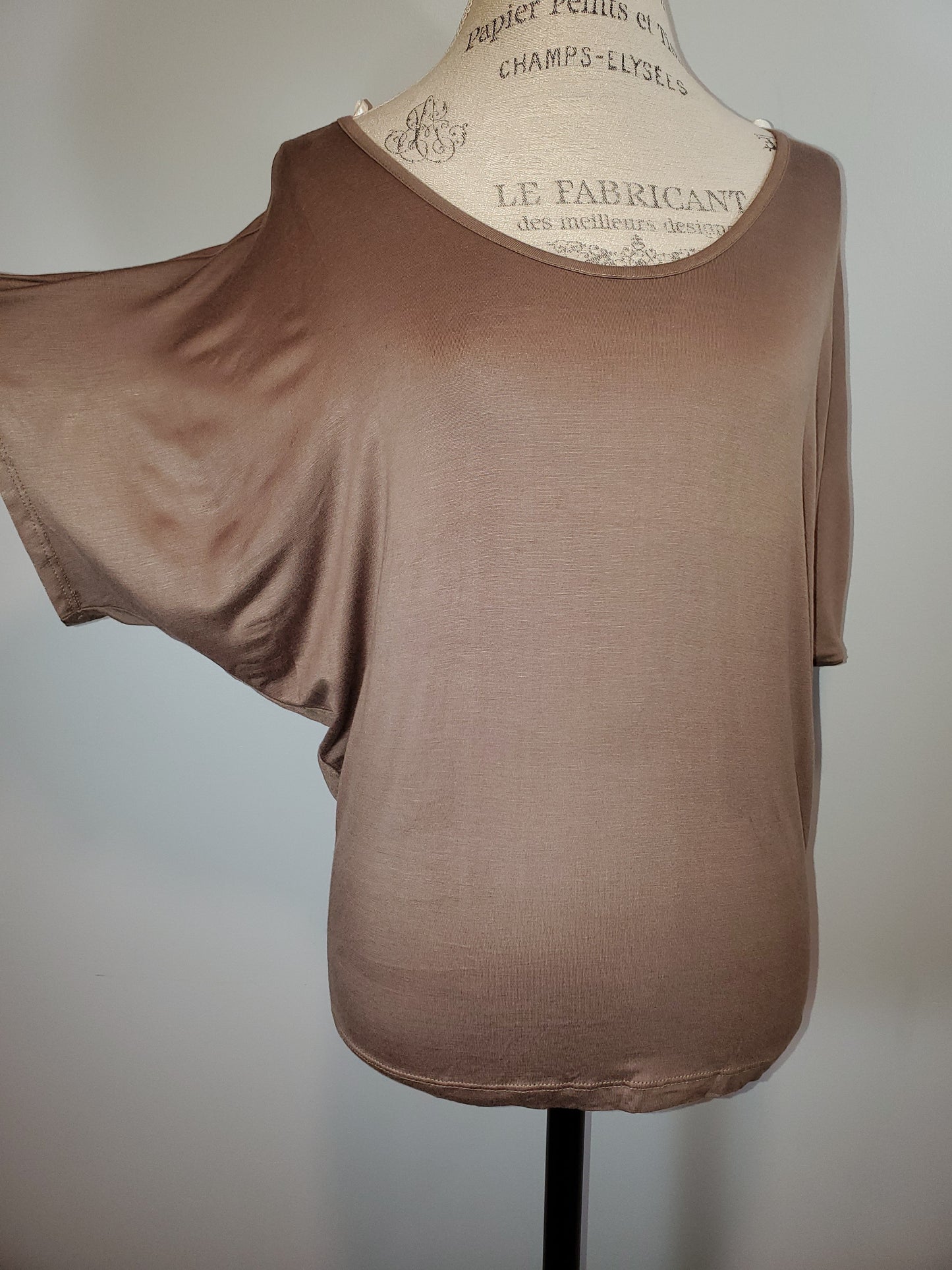 LAST MEDIUM Stretchy Mocha Bat Wing Sleeve Form Fitting Top
