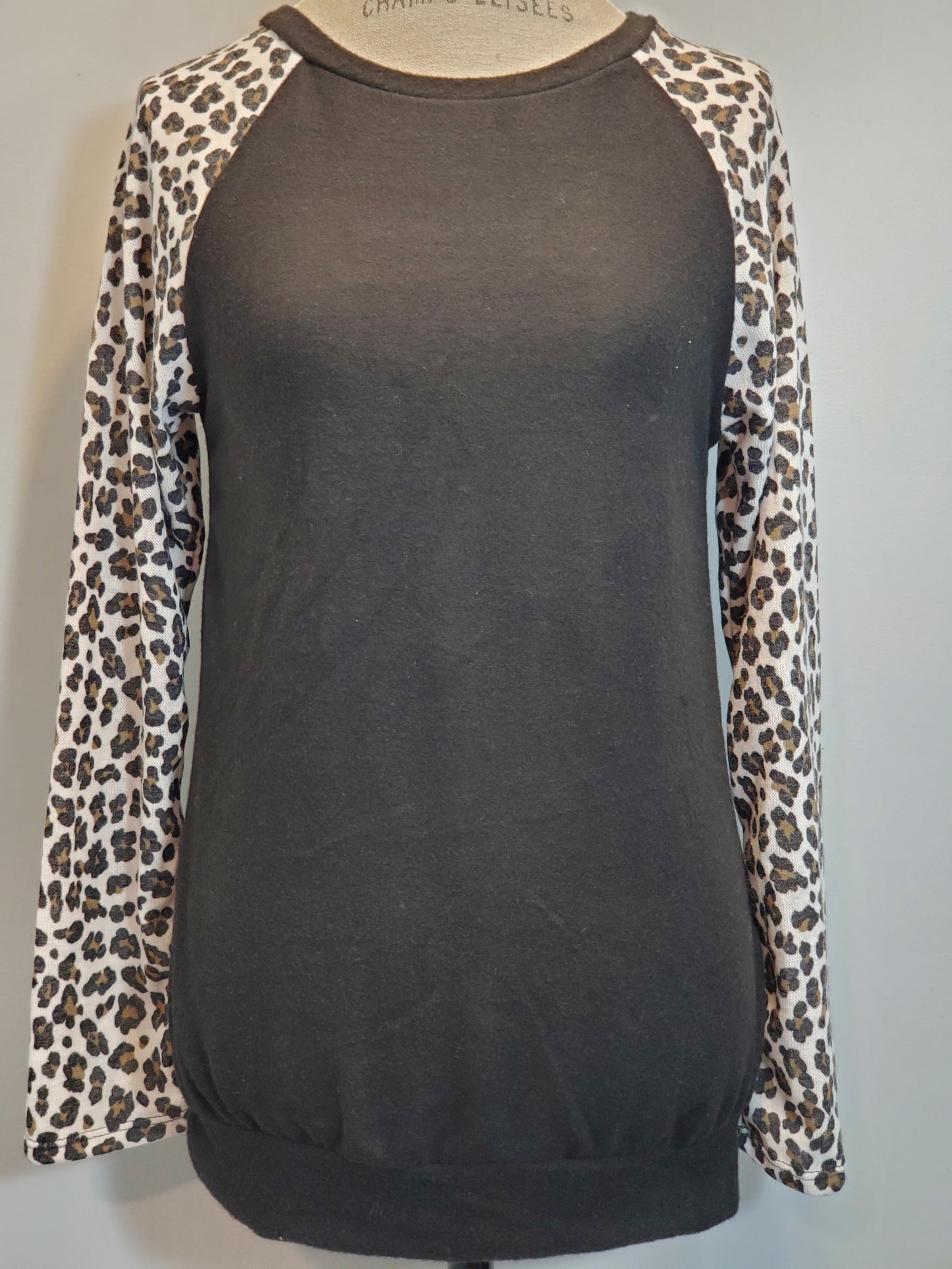 S/M/L Light Knit Sweater Top with Leopard Print Long Sleeves Made In The USA.