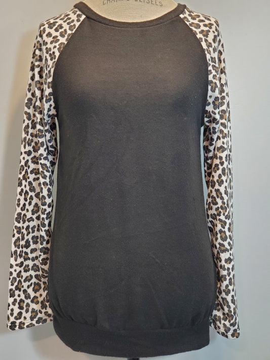 S/M/L Light Knit Sweater Top with Leopard Print Long Sleeves Made In The USA.
