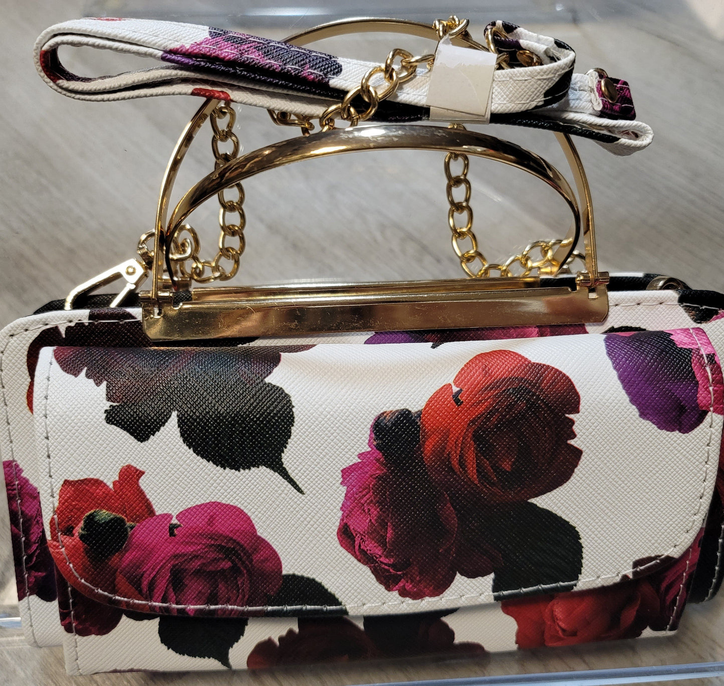 Beautiful Clutch Wallet With Chain Strap Gold-tone hardware Detachable chain shoulder strap