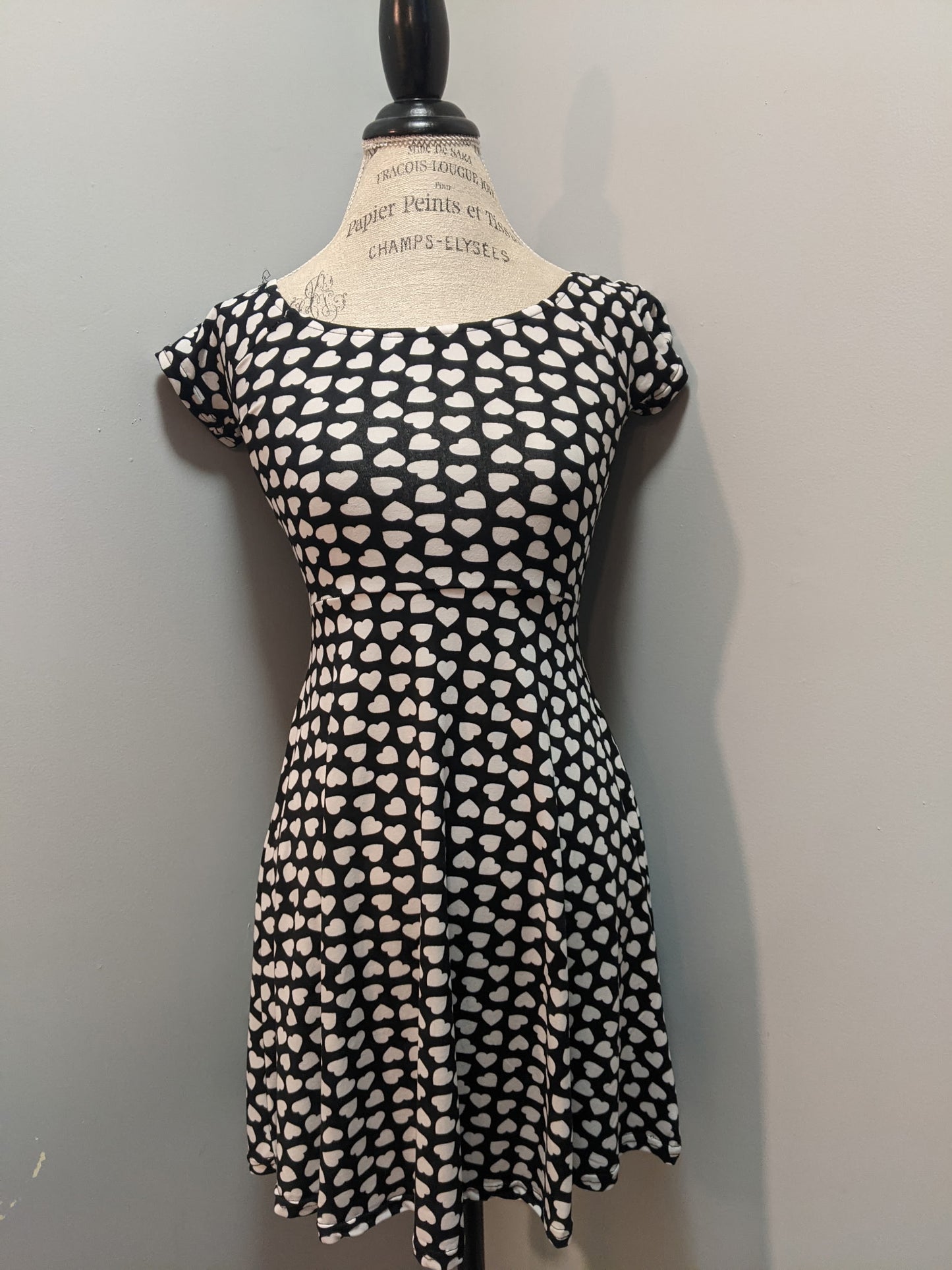 Stretchy Heart Dress in Black and White, Scoop Neckline