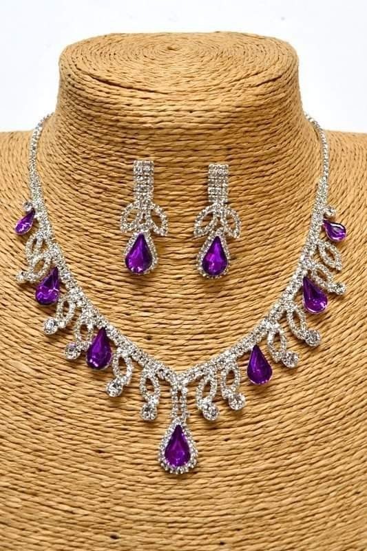 Stunning Necklace/Earring Set. Purple And Clear Gems.