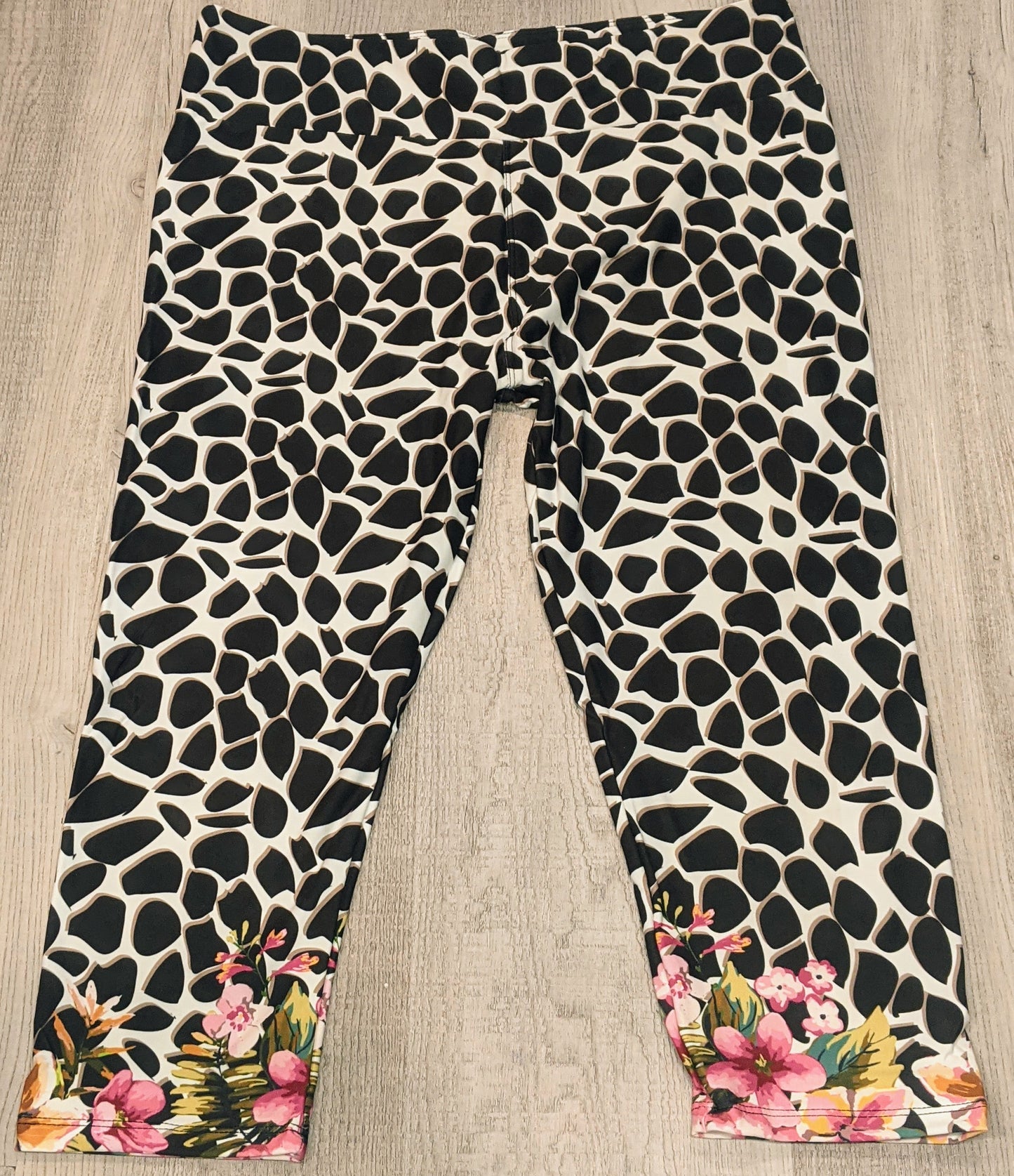 Giraffe Print Floral Bottom Capri, Extra Soft, Yoga Band