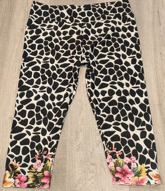 Giraffe Print Floral Bottom Capri, Extra Soft, Yoga Band