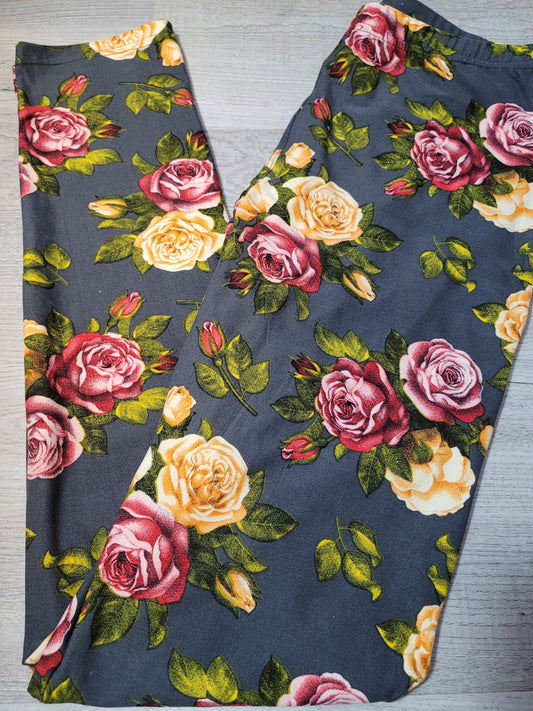 Roses on a Dark Grey Background. . Hyper Stretch, Elastic Band.