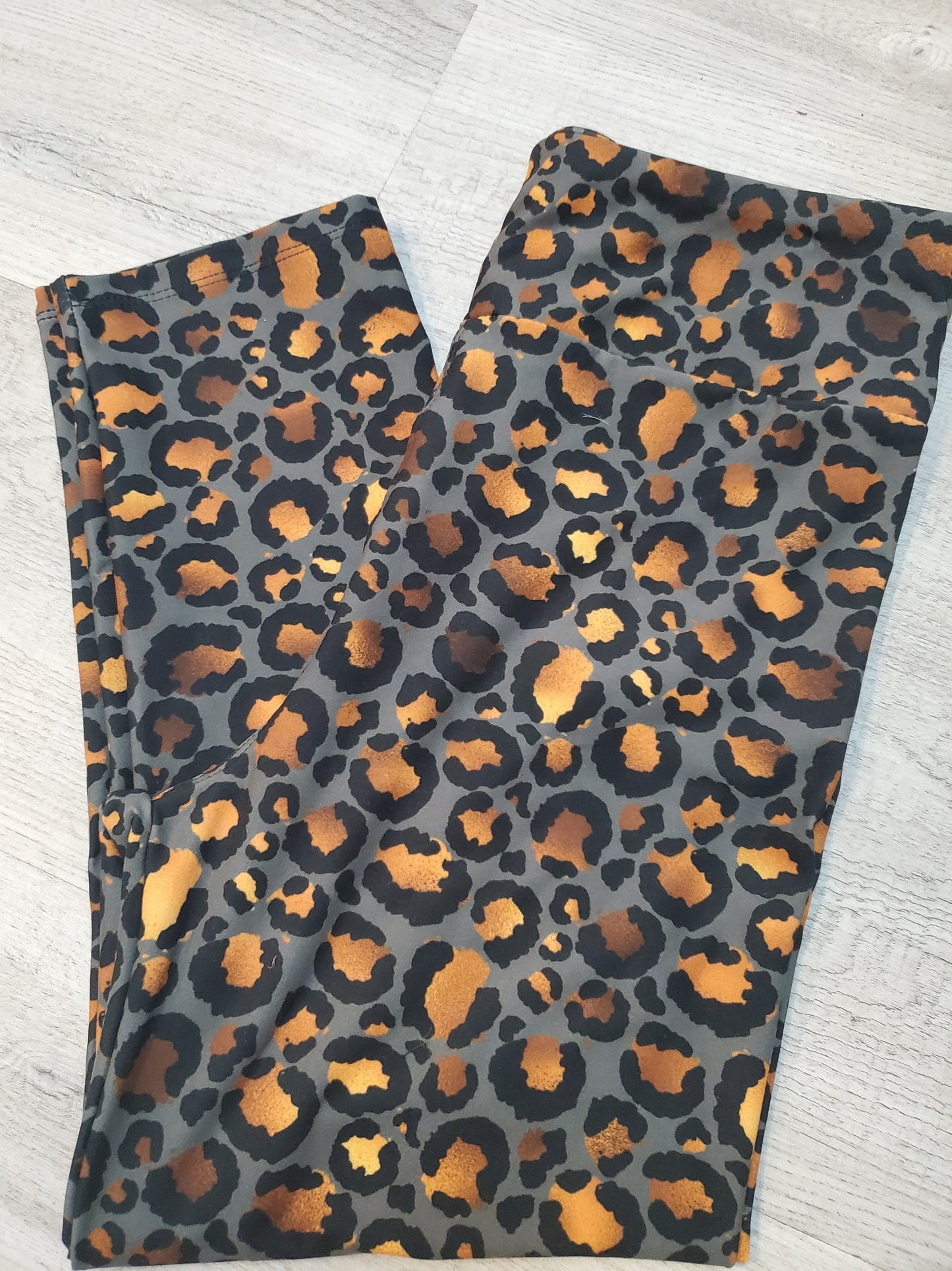 GREY BACKGROUND Leopard Designer Yoga Band Capri