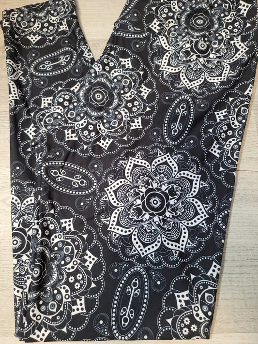 Black & White Mandala Yoga Band Designer Line Leggings
