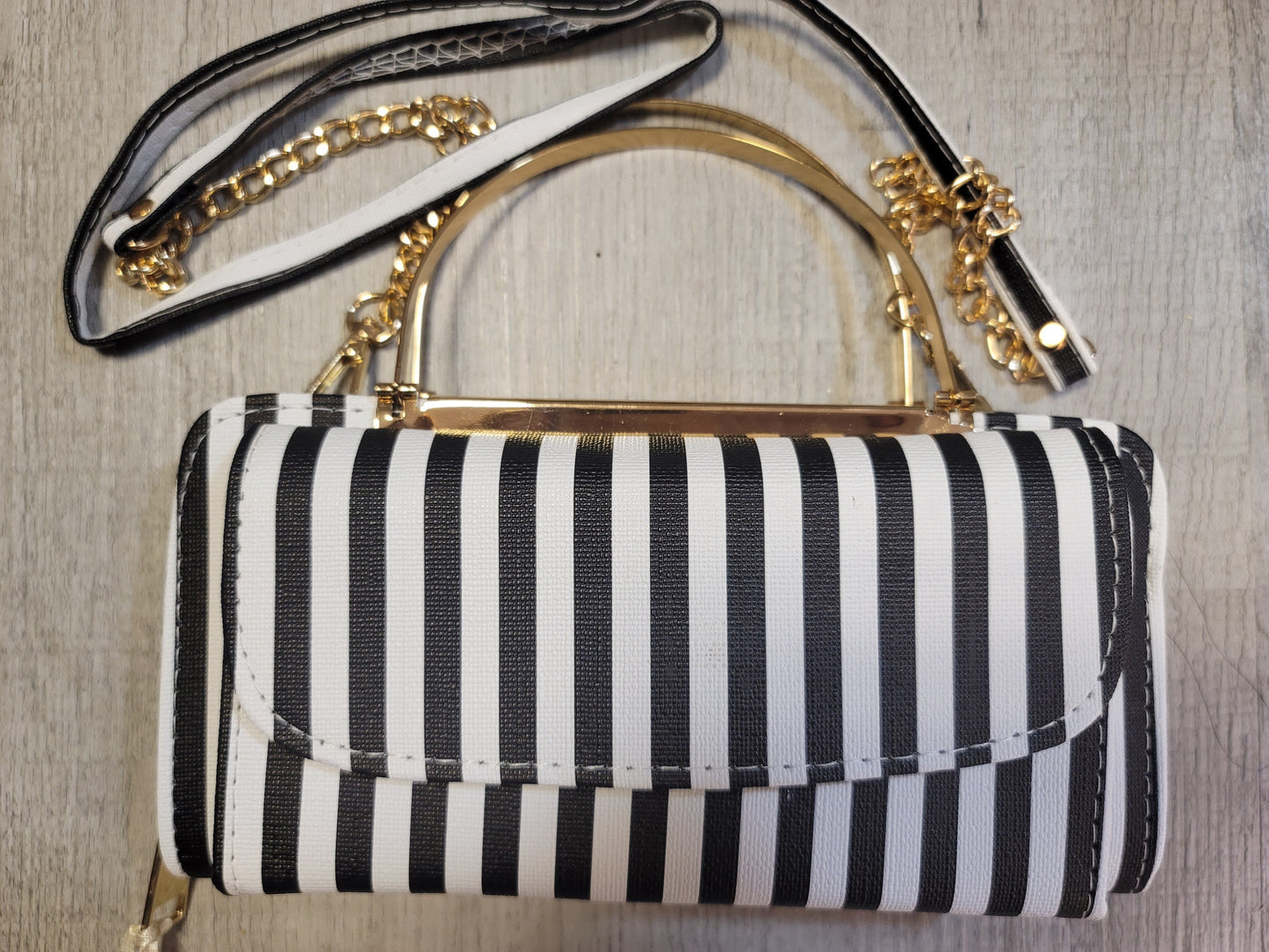 Beautiful Clutch Wallet With Chain Strap Gold-tone hardware Detachable chain shoulder strap